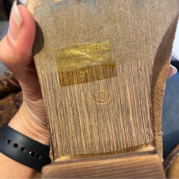 Tiara Women's Ankle Boots with Embroidered Flowers - Picture 9 of 10